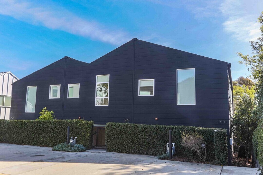 2022 Blackbirds Way in Los Angeles, CA - Building Photo
