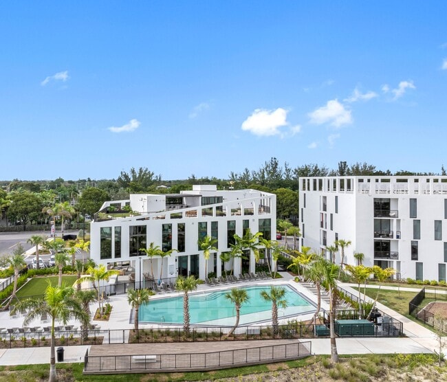 Laguna Gardens in Miami Gardens, FL - Foto de edificio - Building Photo