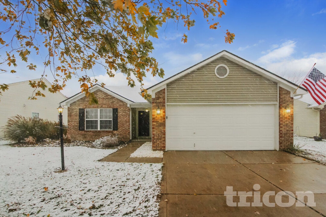 1730 E Fork Dr in Brownsburg, IN - Building Photo