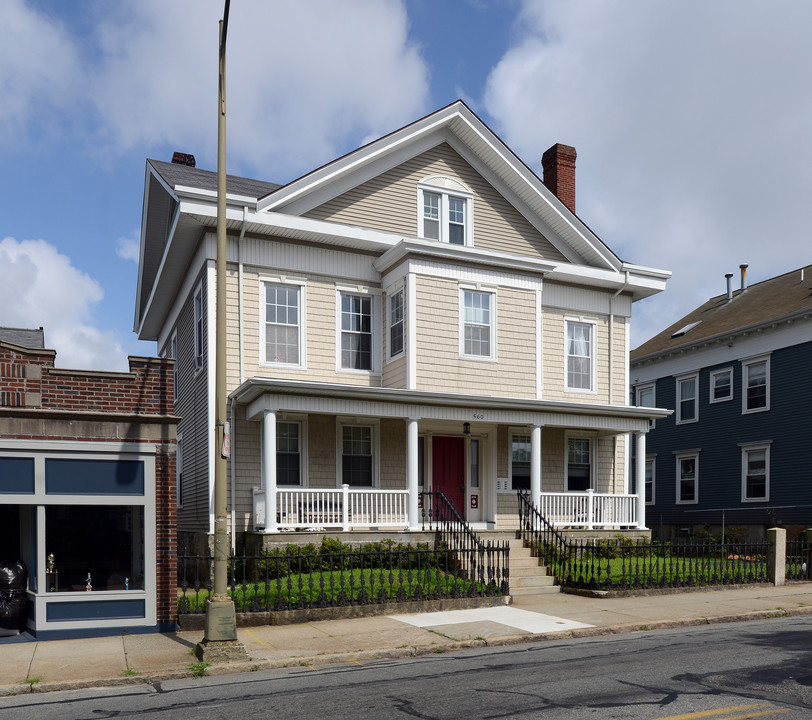 560 County St in New Bedford, MA - Building Photo