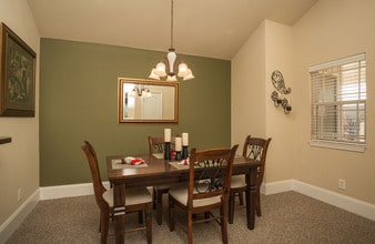 Lenox Pointe in Warner Robins, GA - Building Photo - Interior Photo