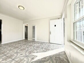 338 W 61st St in Los Angeles, CA - Building Photo - Building Photo