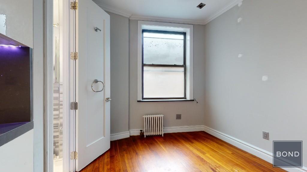 326 E 35th St in New York, NY - Building Photo