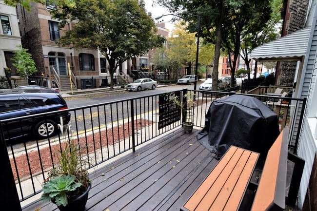 1828 N Bissell St, Unit #1 in Chicago, IL - Foto de edificio - Building Photo