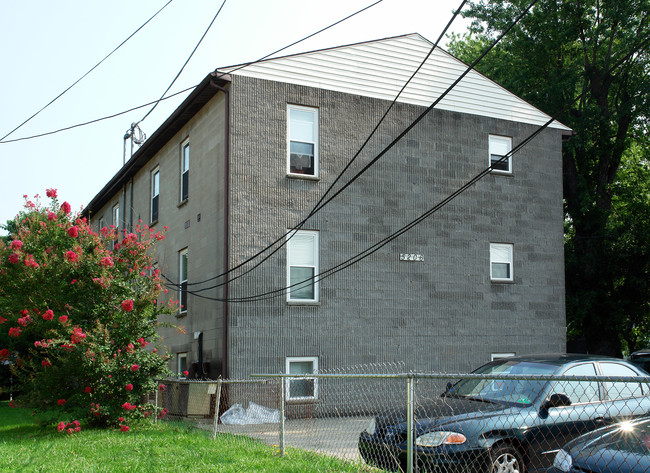 5206 Maccorkle Ave in Charleston, WV - Foto de edificio - Building Photo