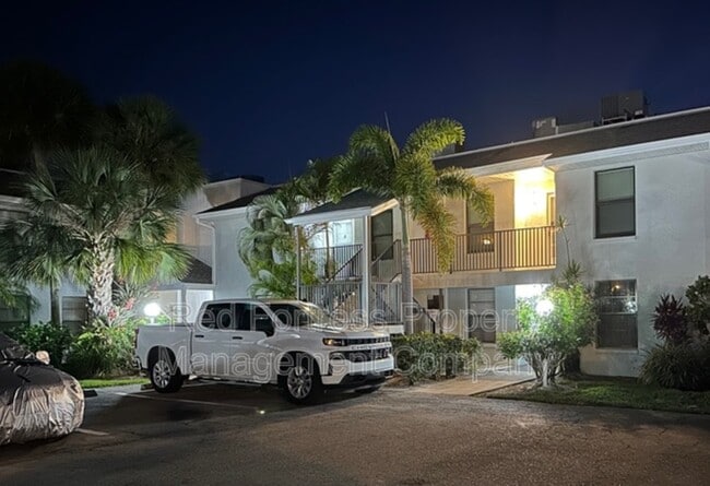 property at 7113 Quail Run Ct W