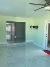 6561 SW 30th St-Unit -Front in Miami, FL - Foto de edificio - Building Photo