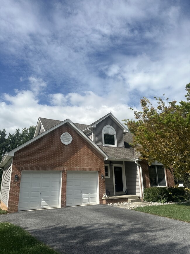 property at 4640 Newington Rd