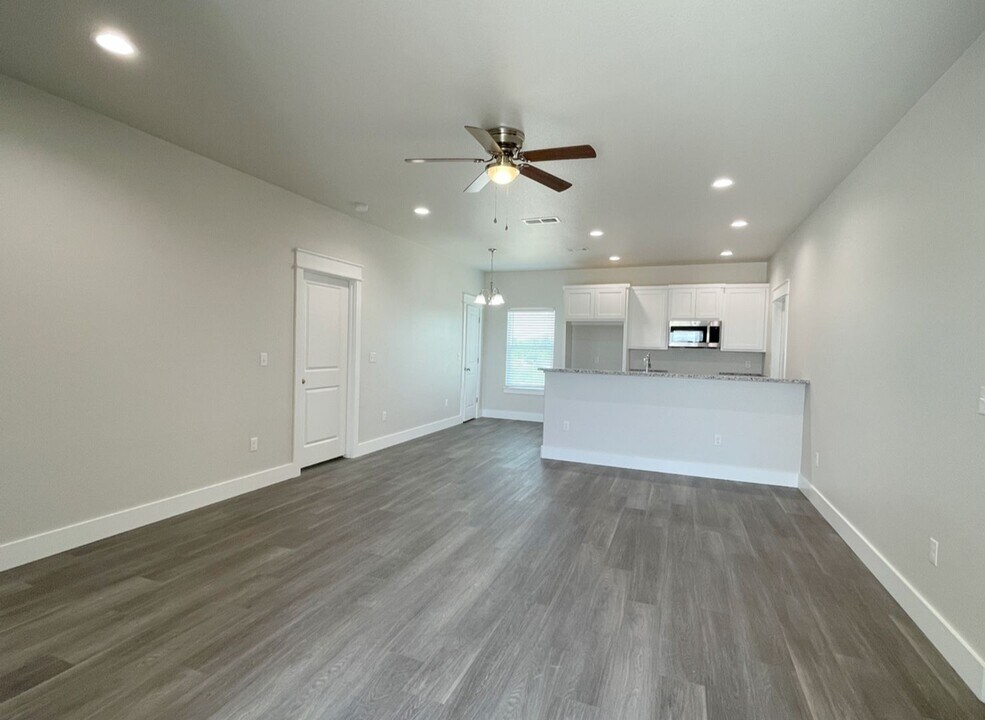 385 Worth Ave in Durant, OK - Building Photo
