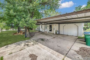9018 Ozalid Ln in San Antonio, TX - Building Photo