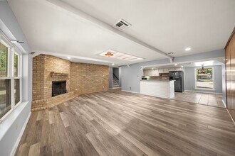 7014 Woodfern Dr in Houston, TX - Building Photo - Building Photo