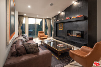 2315 Gloaming Way in Beverly Hills, CA - Building Photo - Building Photo