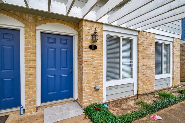 property at 754 Memorial Mews St