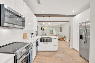 727 Fernwood Dr in West Palm Beach, FL - Building Photo - Building Photo