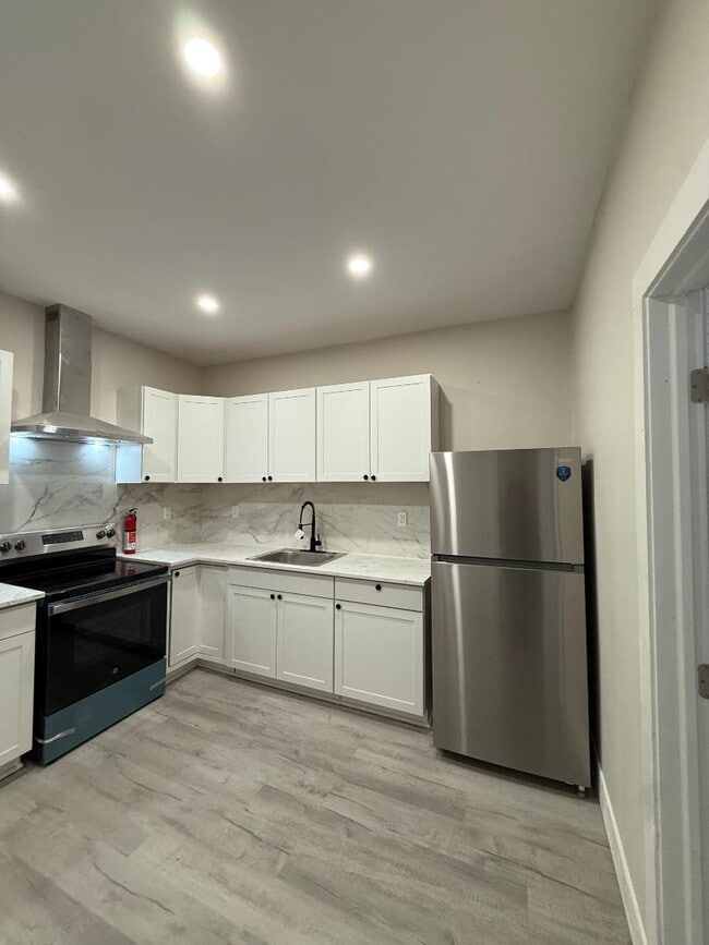 30 Slingerland St