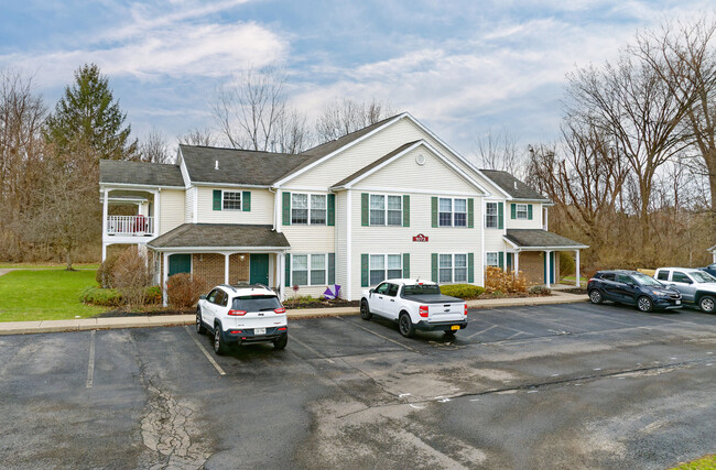 Heritage Park Apartments in Webster, NY - Building Photo - Building Photo
