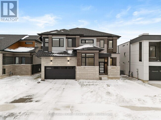 property at 3773 Sunbank Cres