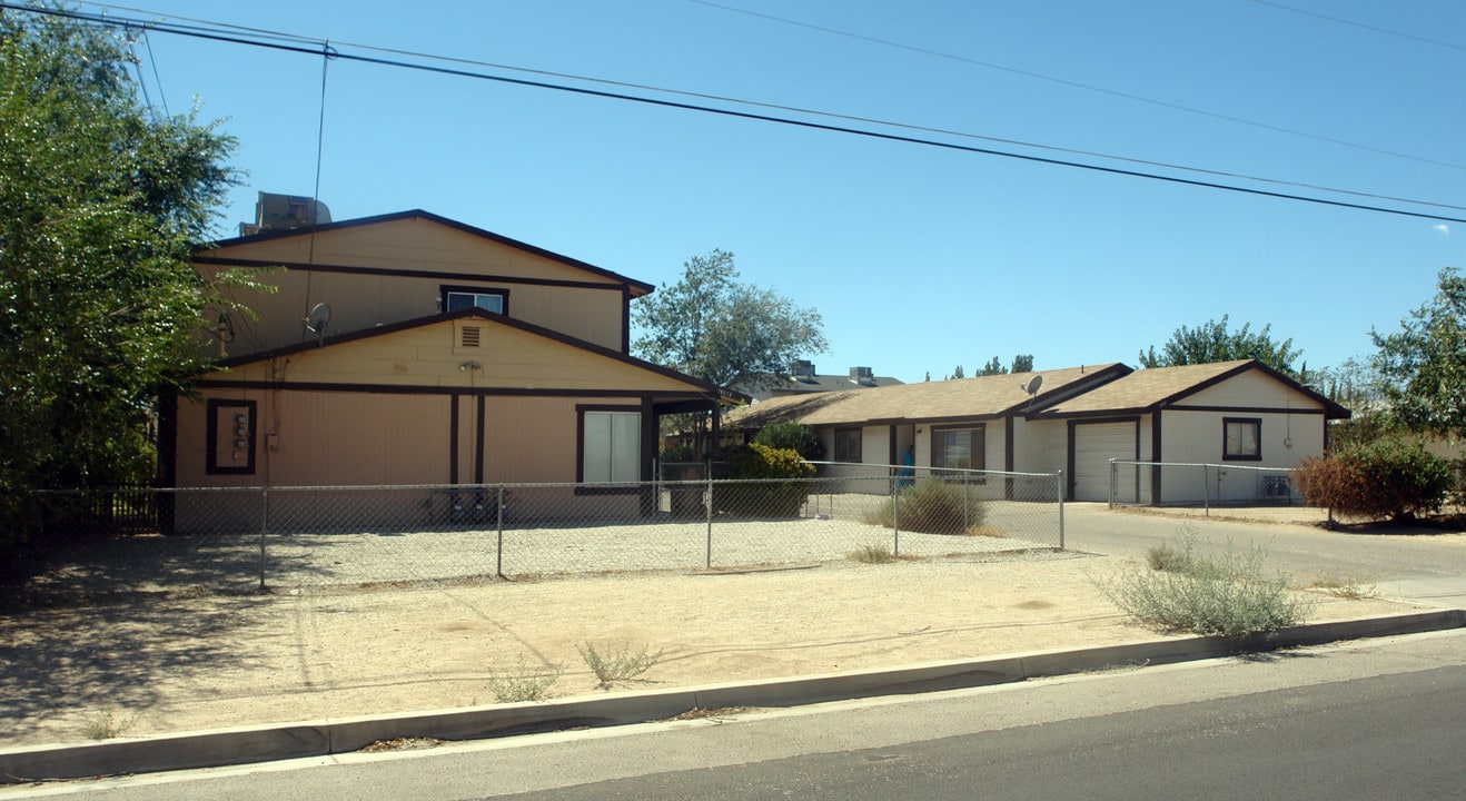 16215 Orange St in Hesperia, CA - Foto de edificio