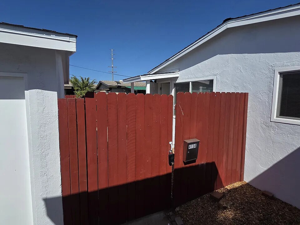 4136 Fond du Lac Ave in San Diego, CA - Building Photo