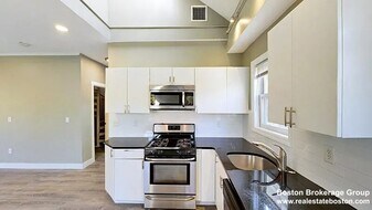 17 Ashley St in Boston, MA - Building Photo