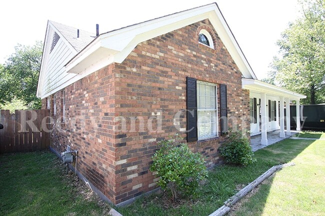 5072 Cresser St in Memphis, TN - Building Photo - Building Photo