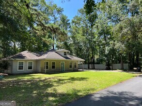 204 Myrtle Ave in Woodbine, GA - Foto de edificio - Building Photo