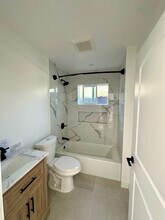 527 King St, Unit 2 in Monrovia, CA - Foto de edificio - Building Photo