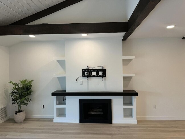 property at 1858 Fairway Cir Dr