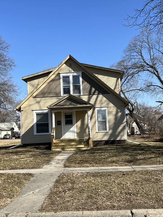 220 Washington Ave in Ames, IA - Building Photo