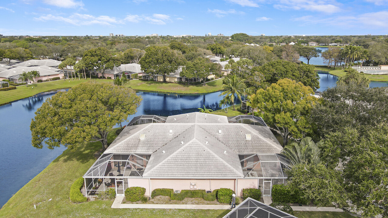 2103 Appleton Ct in Palm Beach Gardens, FL - Foto de edificio