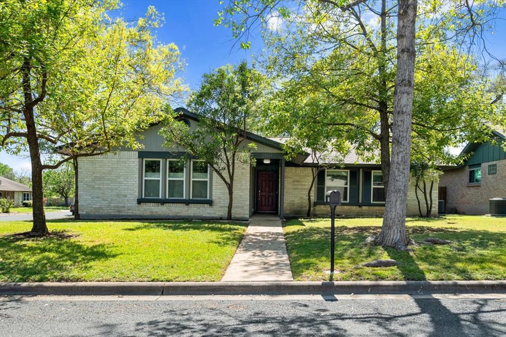 2501 Redleaf Ln in Austin, TX - Building Photo