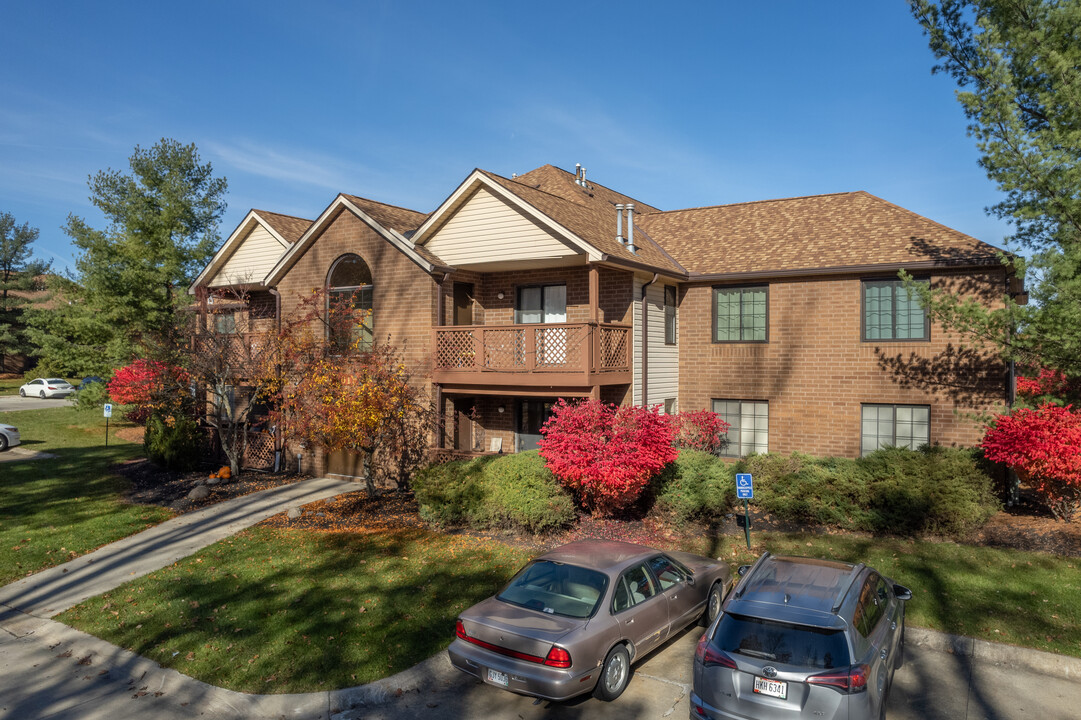 The Courts of Country Lakes Condominiums in Broadview Heights, OH - Building Photo