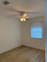 10296 NW 88th St in Doral, FL - Foto de edificio - Building Photo