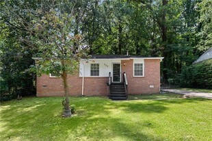 305 Banberry Dr SE in Atlanta, GA - Building Photo