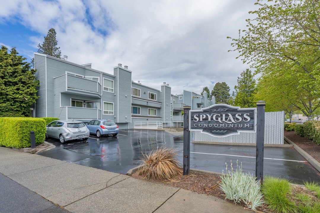 Spyglass Condominium in Des Moines, WA - Foto de edificio