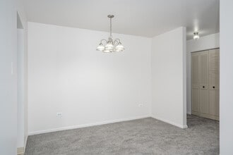 Heritage Senior Apartments - 55 and over in Alsip, IL - Foto de edificio - Interior Photo