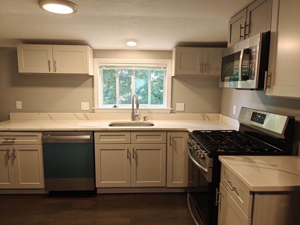 105 Holyoke St in Lynn, MA - Building Photo