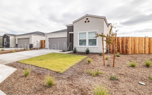 8233 Healy Pass Ave in Bakersfield, CA - Building Photo - Building Photo