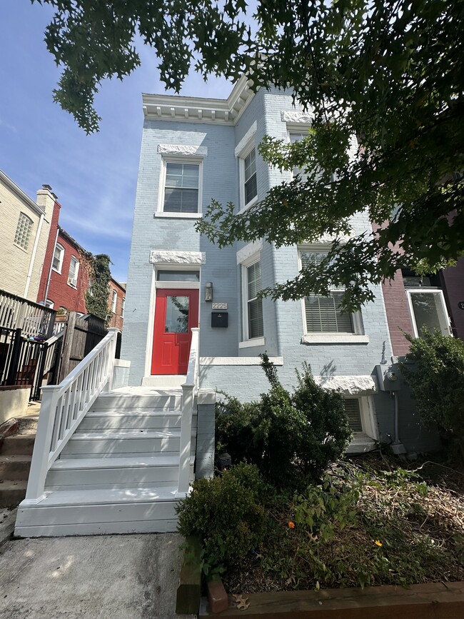 property at 2225 Flagler Pl NW
