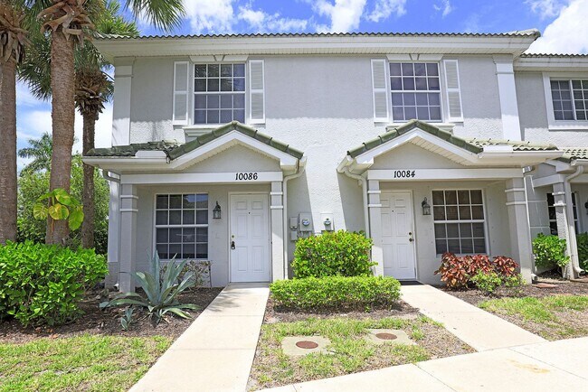 10086 Spyglass Hill Ln in Ft. Myers, FL - Foto de edificio - Building Photo