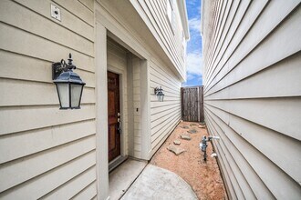 2941 Clinton Dr in Houston, TX - Foto de edificio - Building Photo