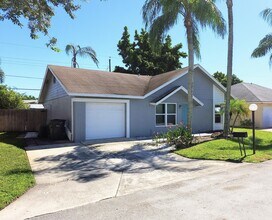 14576 Sunset Pine Dr in Delray Beach, FL - Building Photo - Building Photo