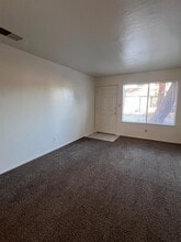 481 Minnewawa Ave in Clovis, CA - Building Photo - Building Photo