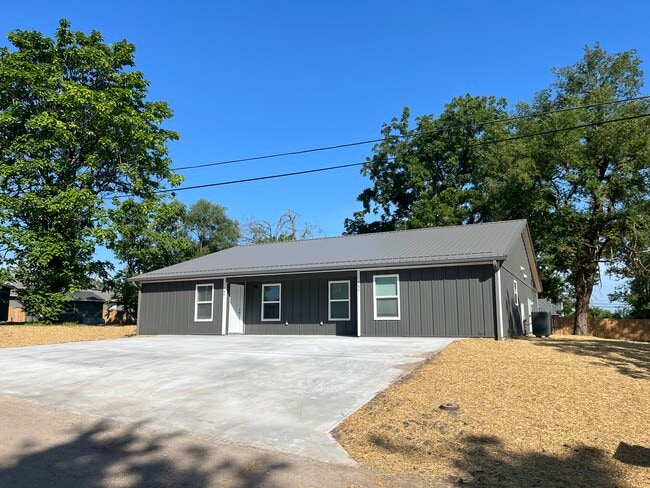 949 St Louis St in Lebanon, MO - Building Photo - Building Photo