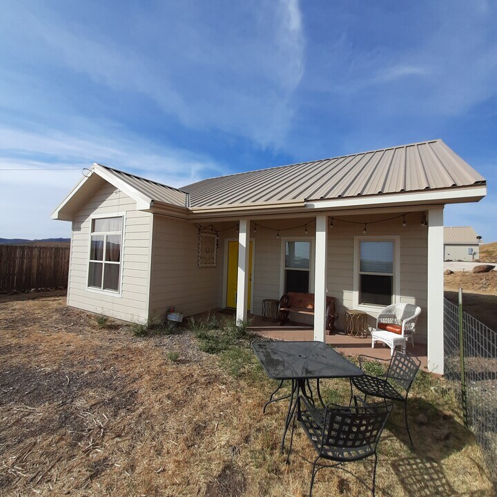 4 Peters Ln in Alpine, TX - Building Photo