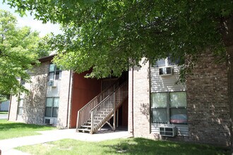 Meadow Lane Apartments in Pekin, IL - Foto de edificio - Building Photo
