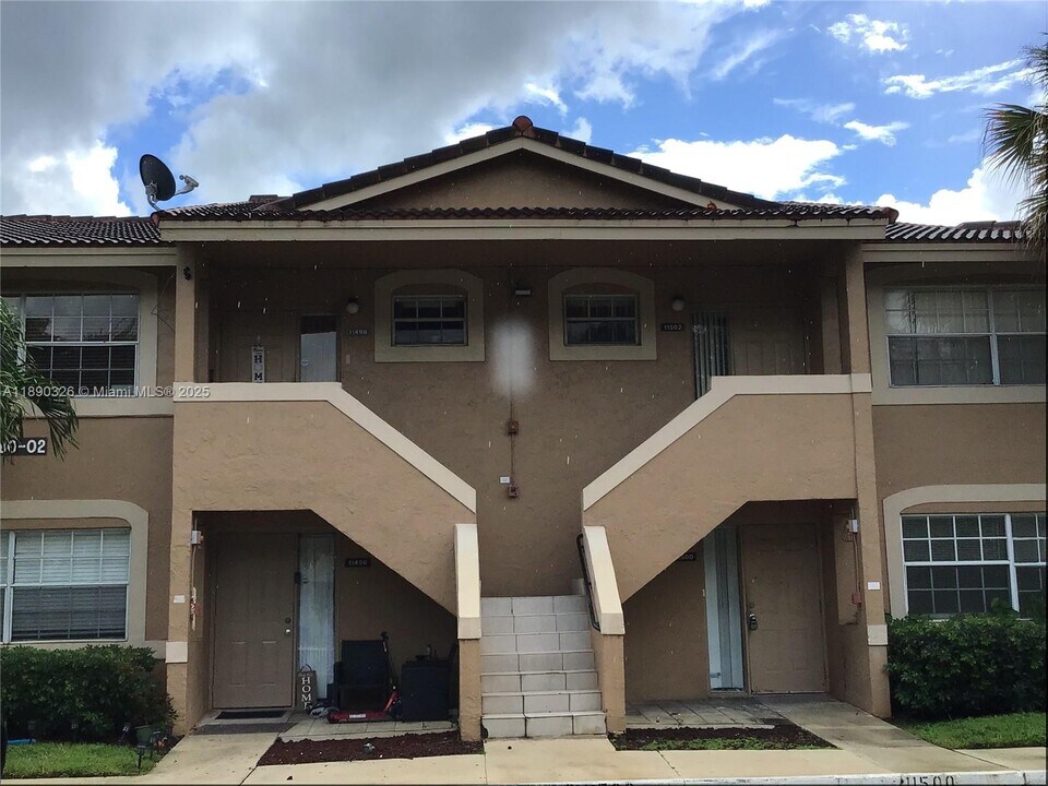 11502 NW 43rd St in Coral Springs, FL - Foto de edificio