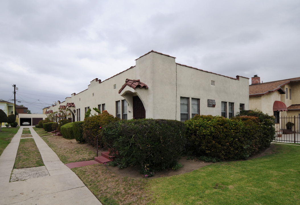 1821 S Redondo Blvd in Los Angeles, CA - Building Photo