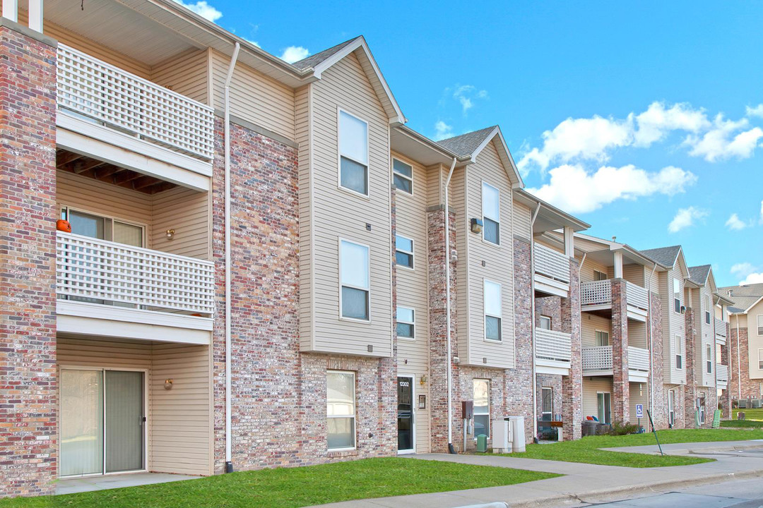 Stonegate Park in Omaha, NE - Foto de edificio