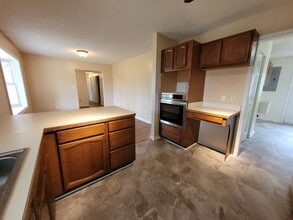 1049 Halls Creek Rd in Elizabeth City, NC - Building Photo - Building Photo